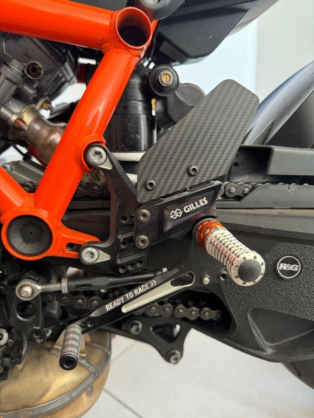 KTM 1290 Super Duke R (2020) (14)