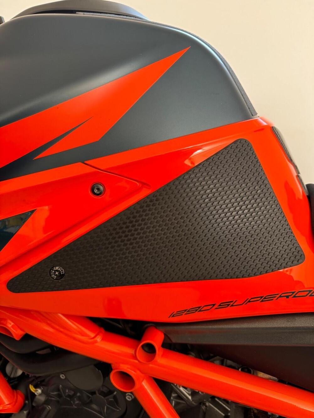 KTM 1290 Super Duke R (2020) (19)