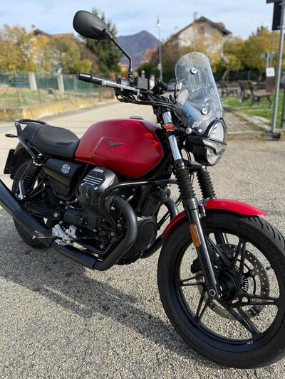 Moto Guzzi V7 Stone (2021 - 24) usata
