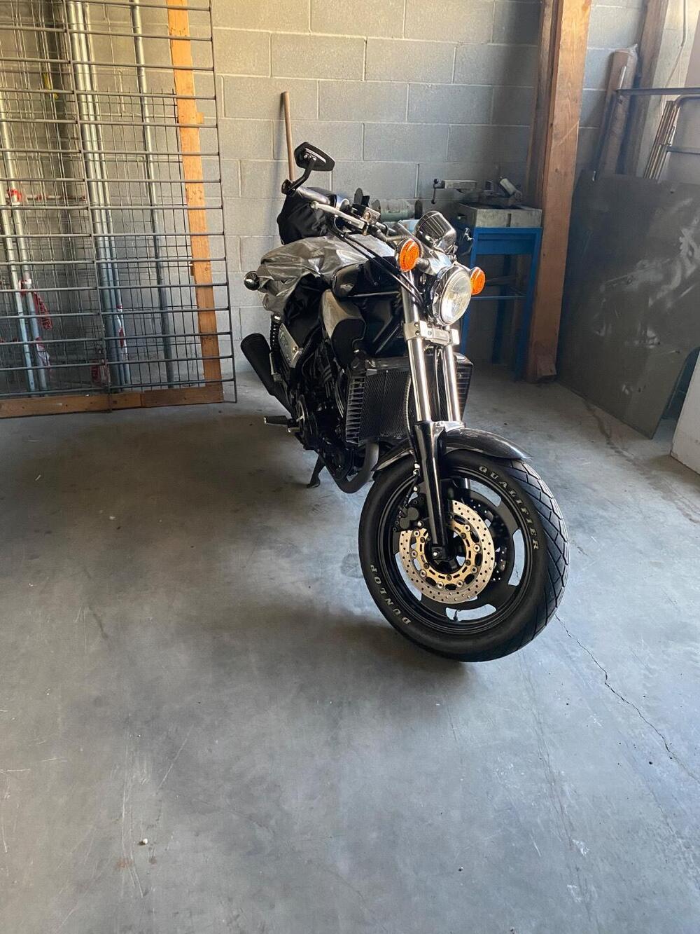 Yamaha Vmax 1200 (3)