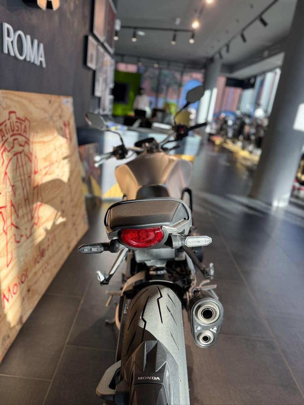 Honda CB 1000 R (2021 - 25) (11)