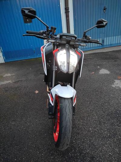 KTM 890 Duke R (2021) usata