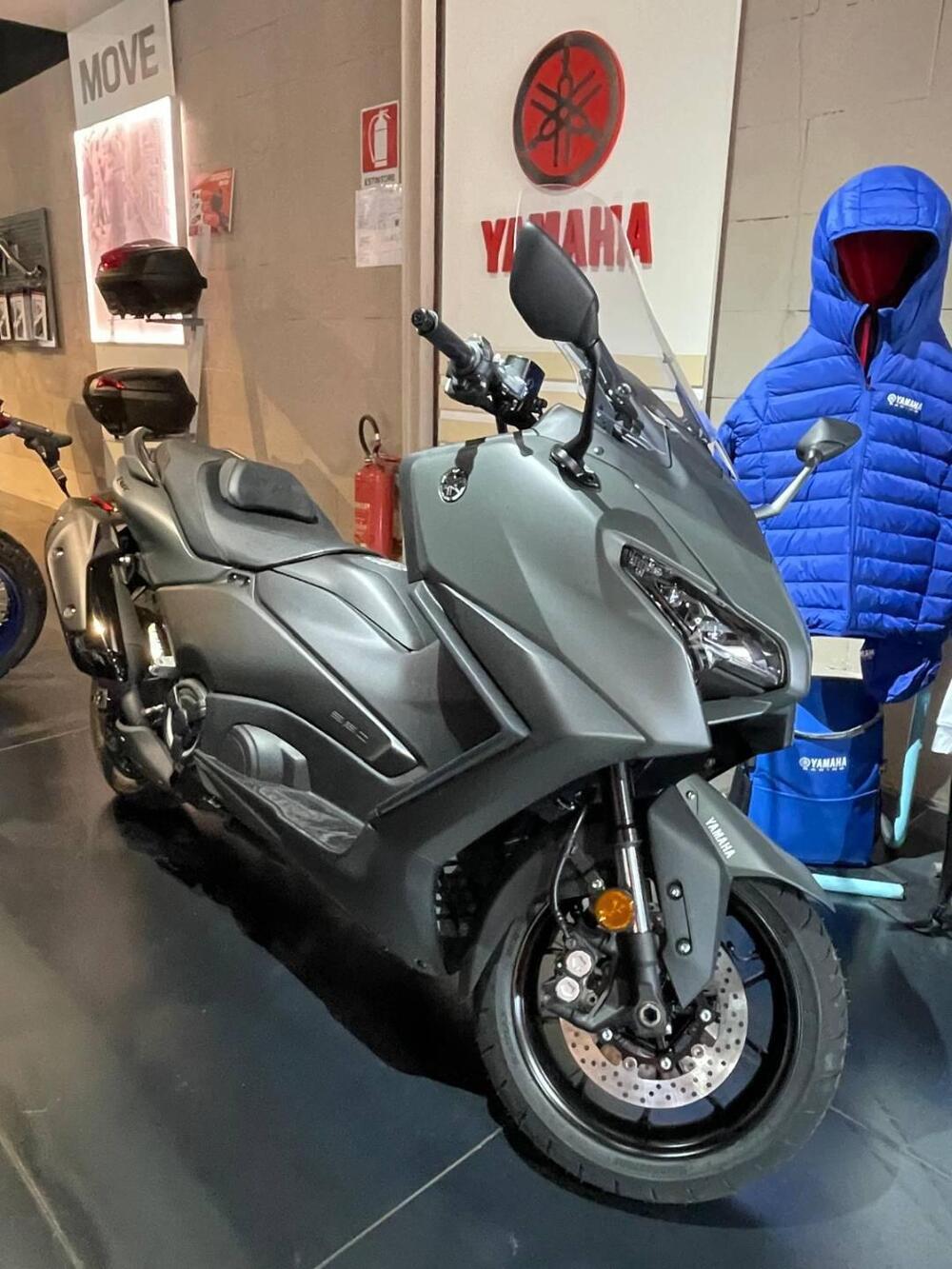 Yamaha T-Max 560 (2025 - 26) (3)
