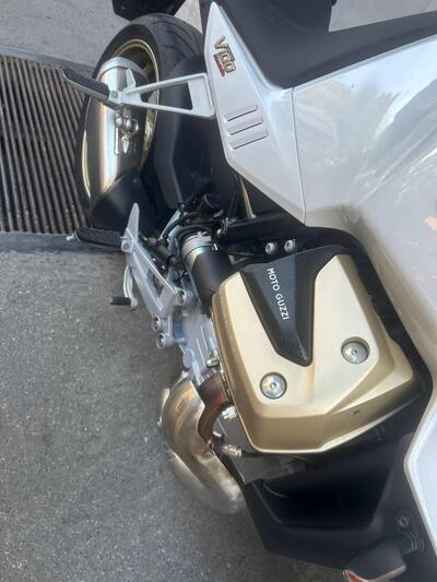 Moto Guzzi V100 Mandello (2022 - 24) usata