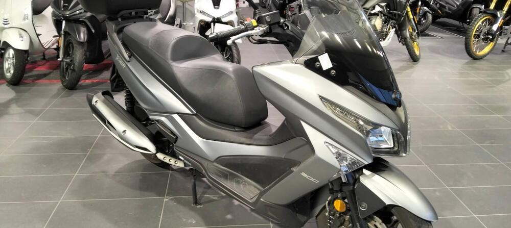 Kymco X-Town 300i ABS (2016 - 20) (4)