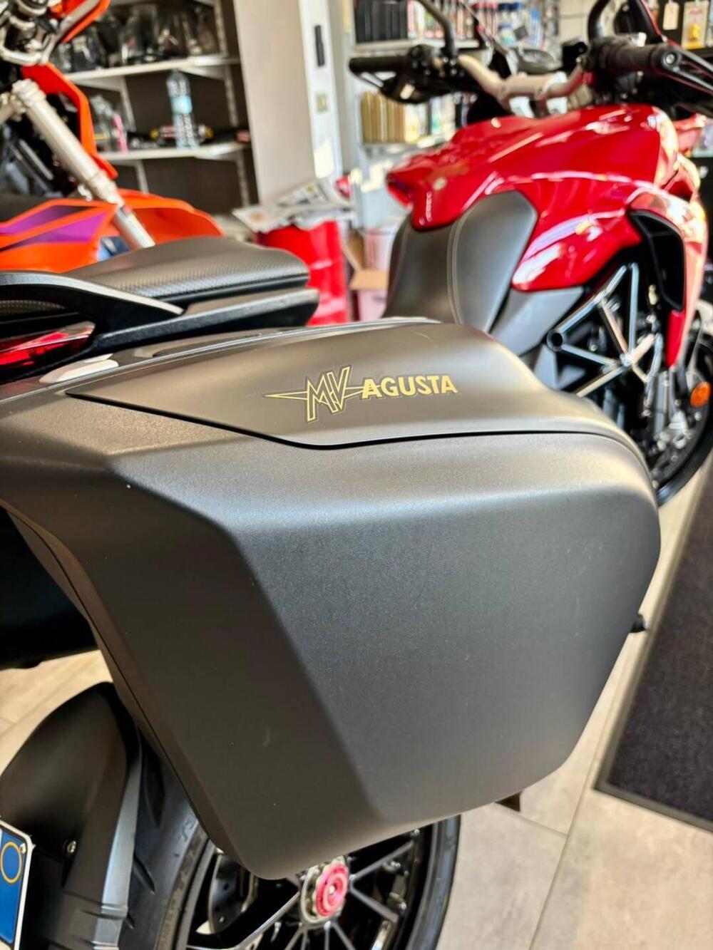 MV Agusta Superveloce 800 (2021 - 25) (4)