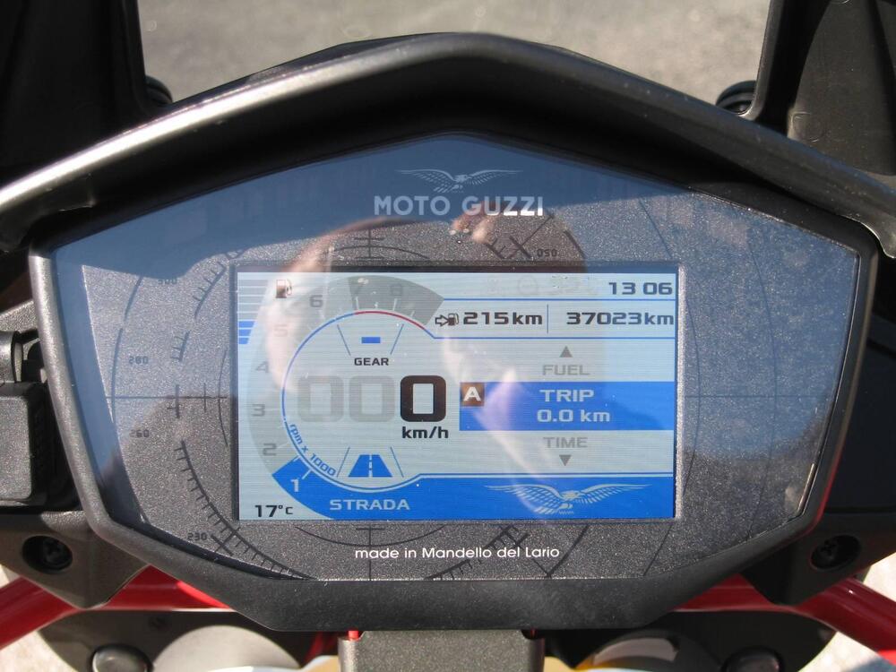 Moto Guzzi V85 TT Evocative Graphics (2019 - 20) (6)