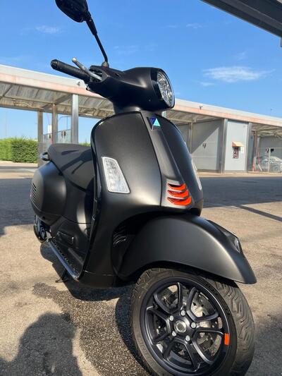 Vespa GTS 300 Super Sport (2023 - 24) usata
