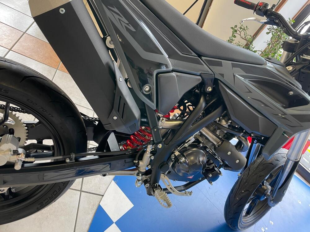 Betamotor RR 125 4T Motard T - X Special Edition (2025 - 26) (3)