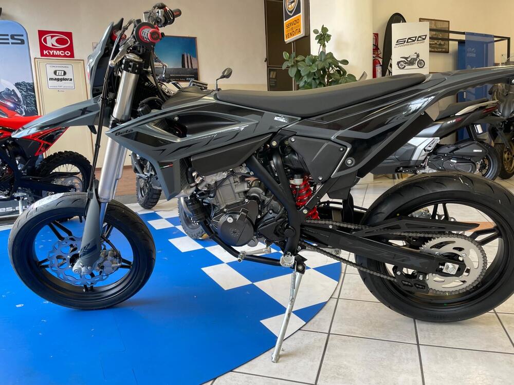 Betamotor RR 125 4T Motard T - X Special Edition (2025 - 26) (2)