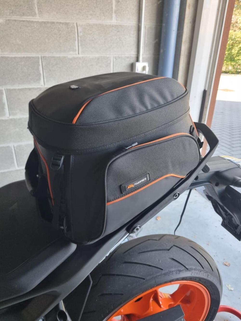 KTM 890 Duke R (2021) (11)