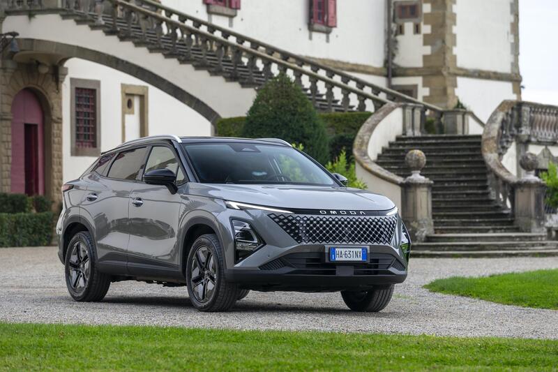 Omoda 5 Full Hybrid: quando la tecnologia cinese sfida le ibride tradizionali | Prova, prezzi e allestimenti 