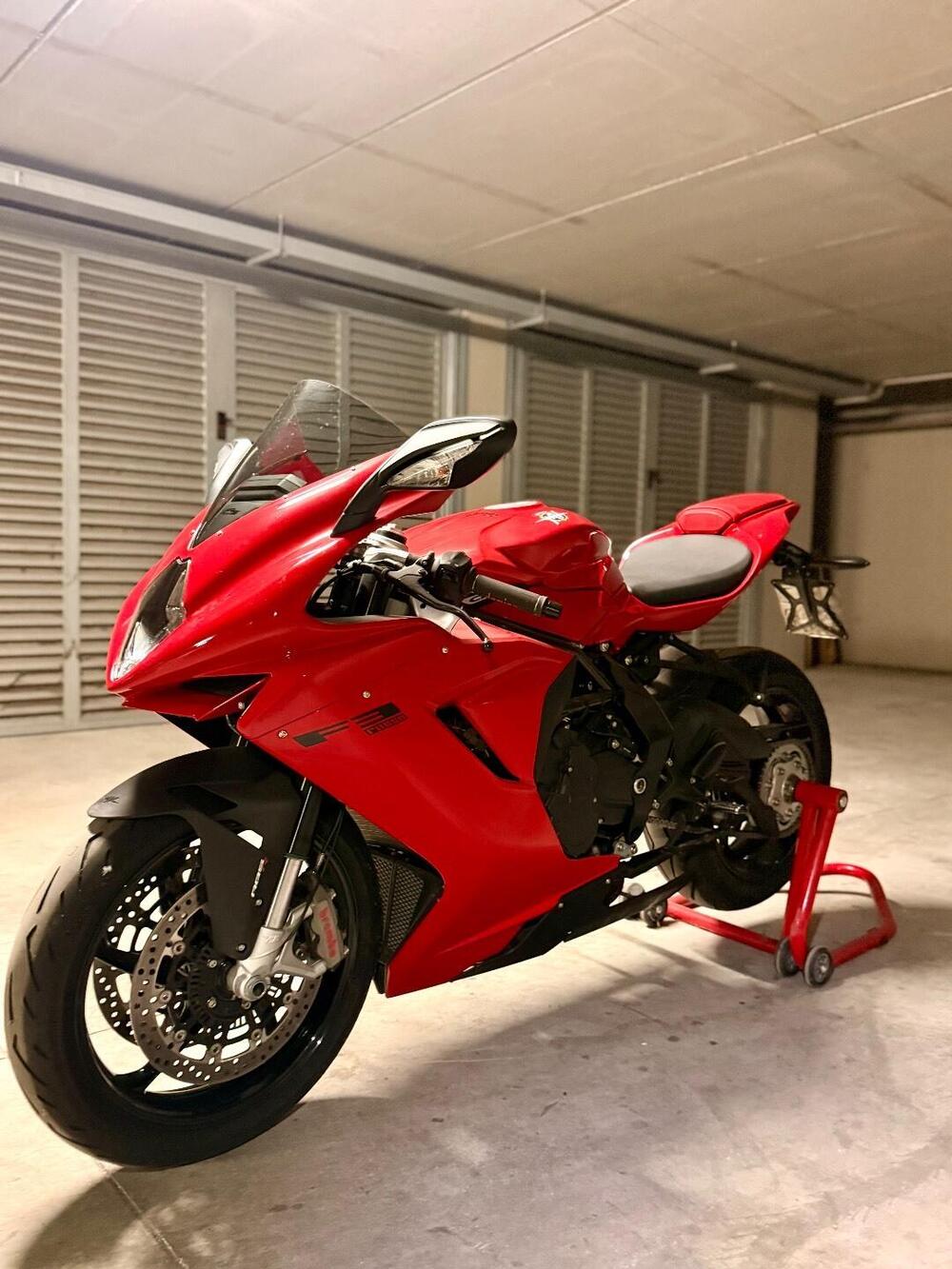 MV Agusta F3 800 Rosso (2021 - 23) (2)