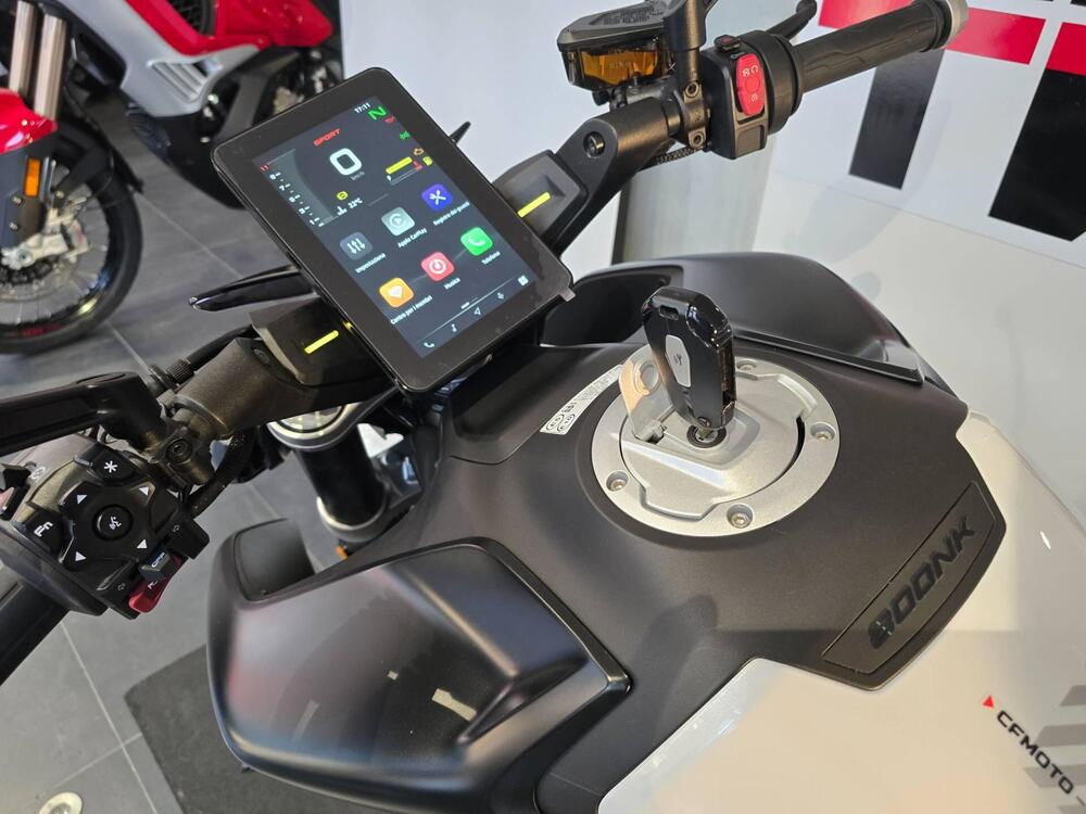 CFMOTO 800NK Advanced (2023 - 26) (11)