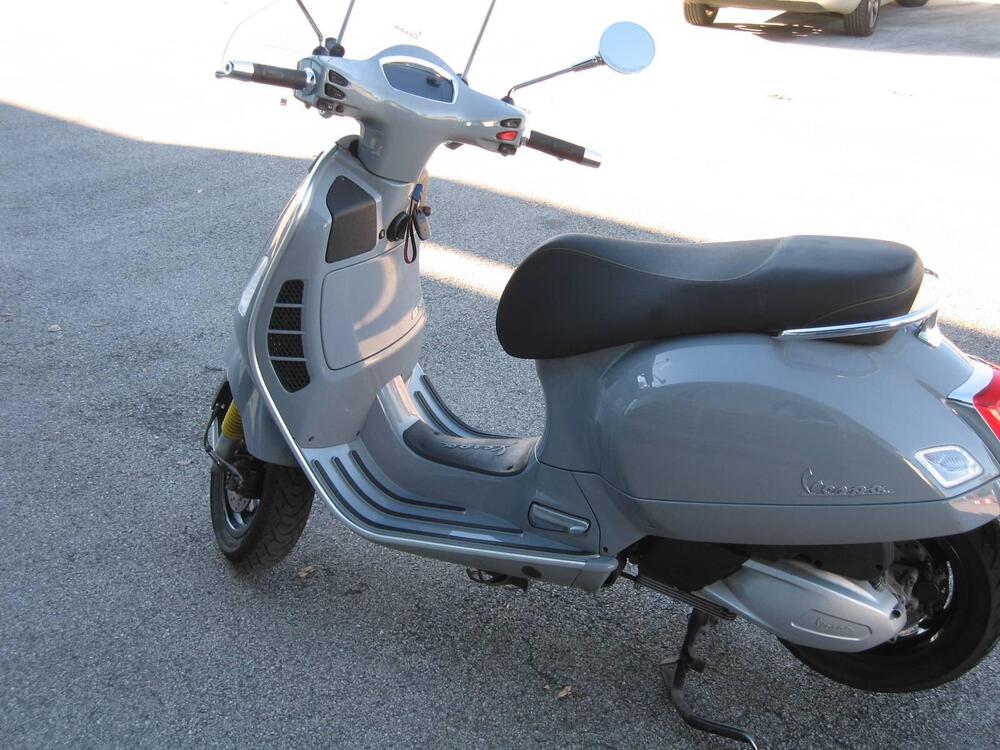 Vespa GTS 300 Hpe Super Tech (2019) (4)