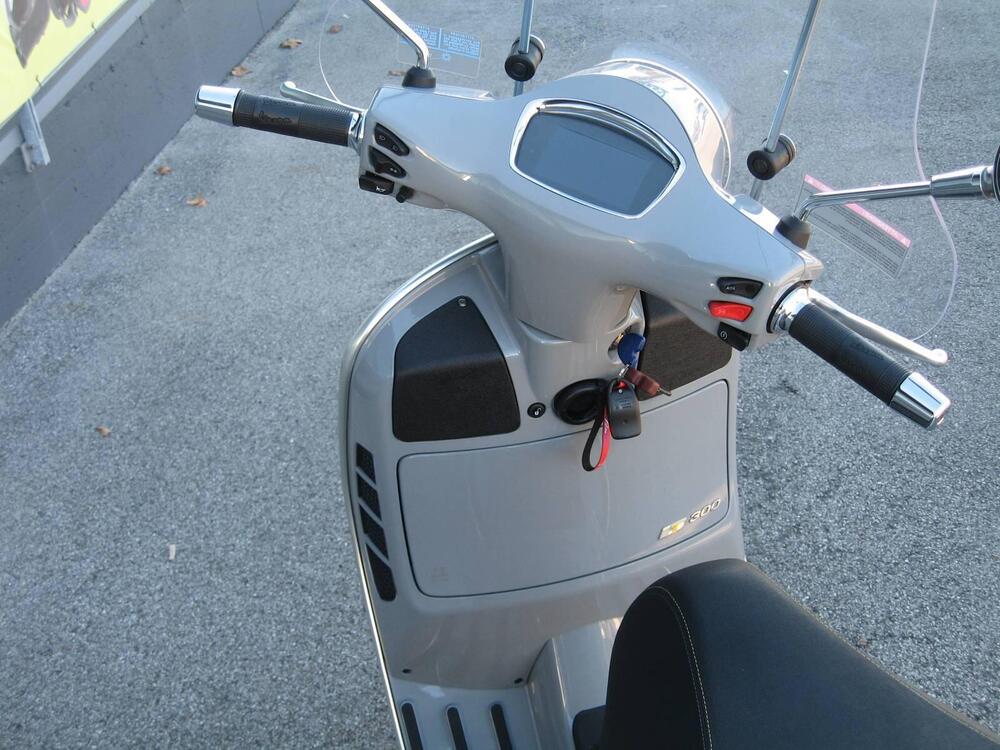 Vespa GTS 300 Hpe Super Tech (2019) (5)