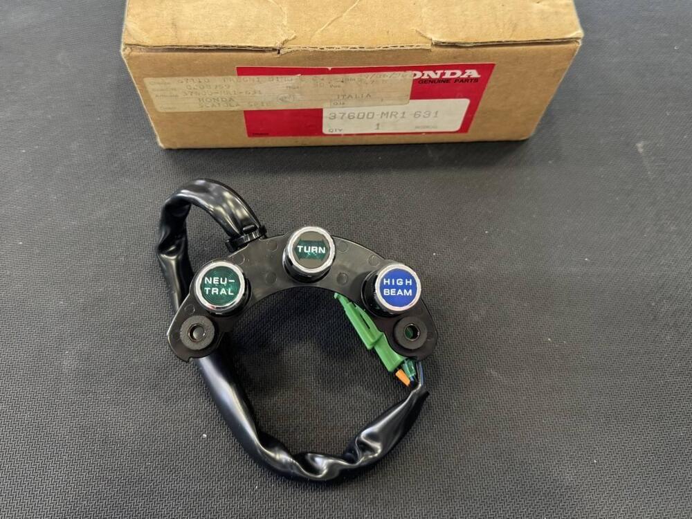 Honda vt 600 c shadow STRUMENTAZIONE BOX (2)