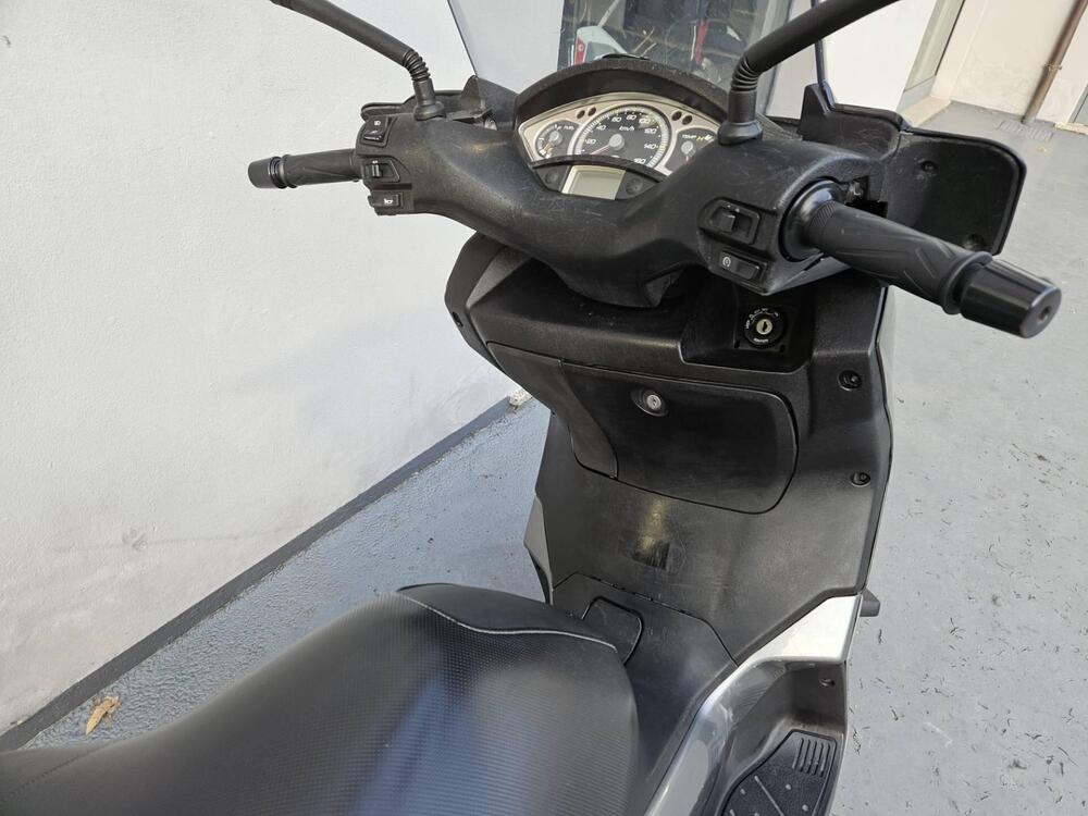 Yamaha X-Max 250 (2005 - 07) (8)