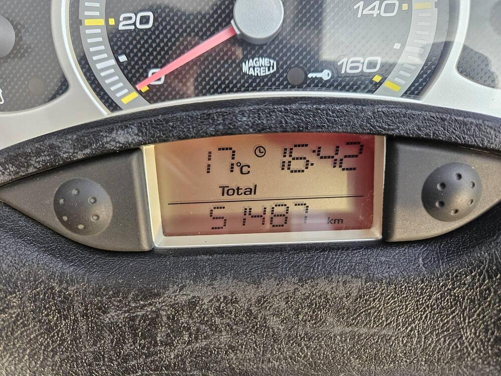 Yamaha X-Max 250 (2005 - 07) (9)