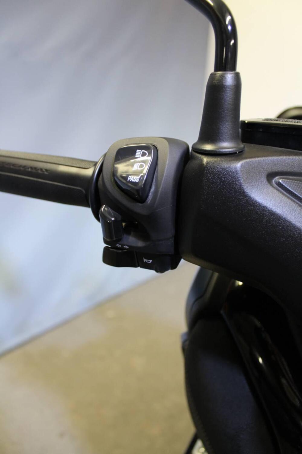 Yamaha X-Max 300 Tech Max (2021 - 24) (10)