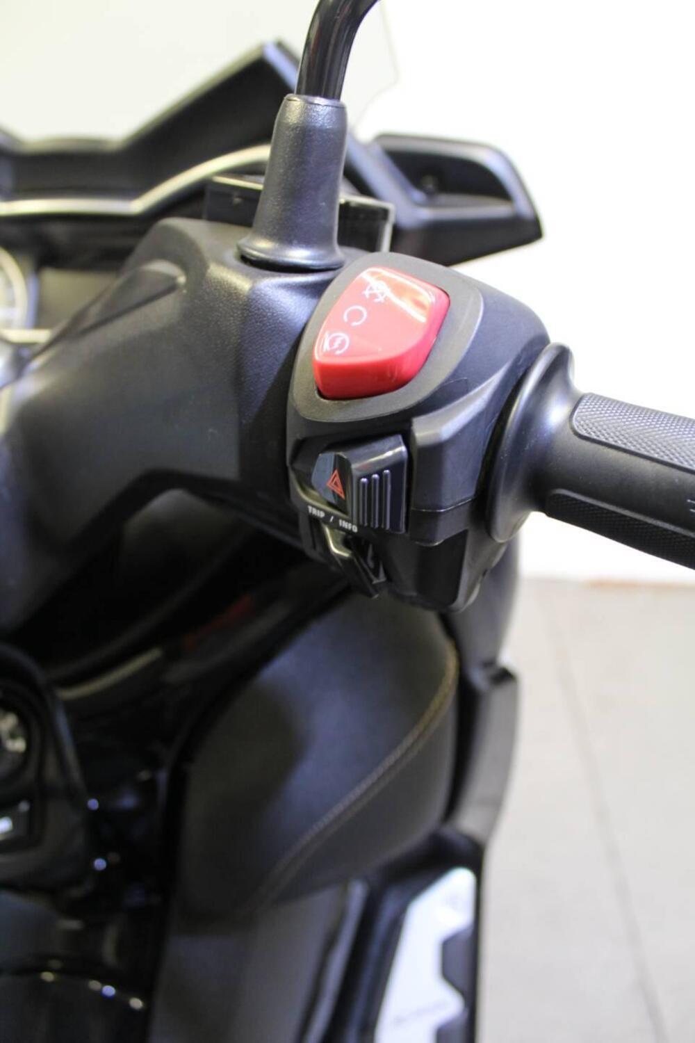 Yamaha X-Max 300 Tech Max (2021 - 24) (11)