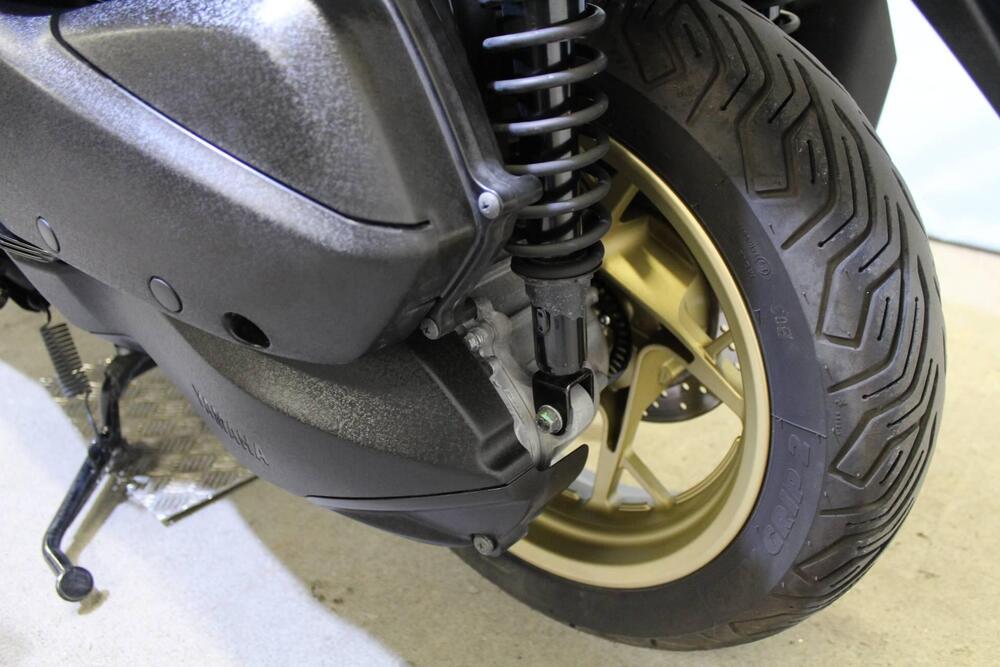 Yamaha X-Max 300 Tech Max (2021 - 24) (15)