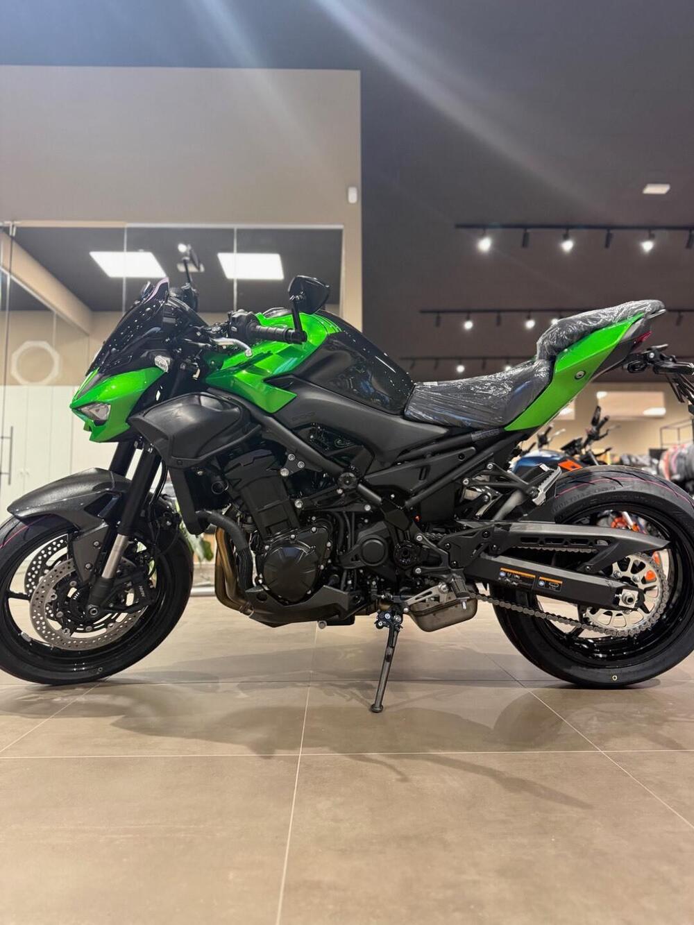 Kawasaki Z 900 (2025 - 26) (7)