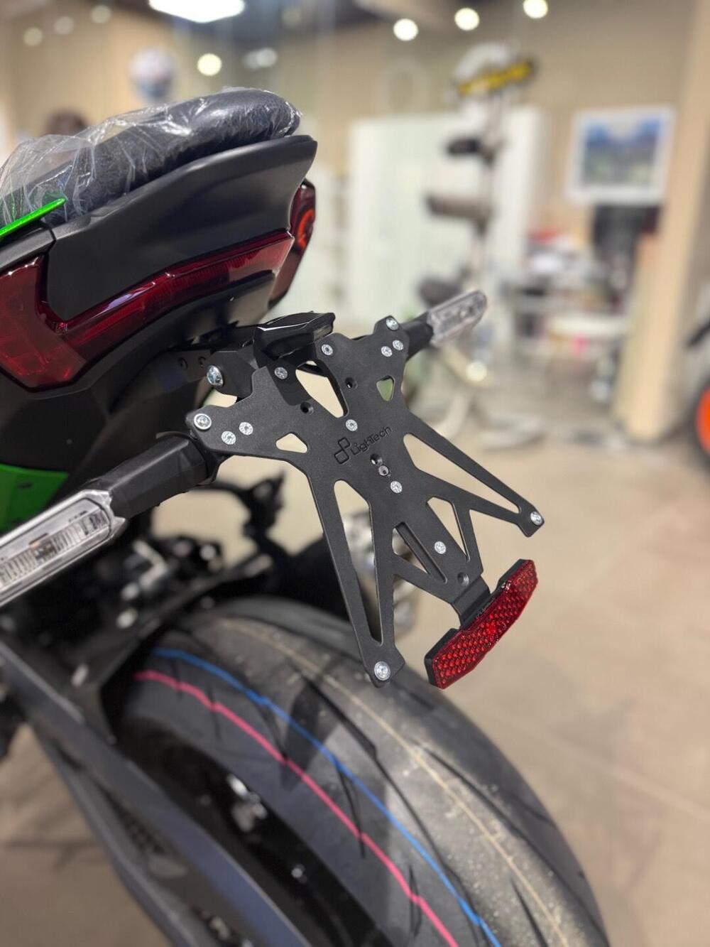 Kawasaki Z 900 (2025 - 26) (8)