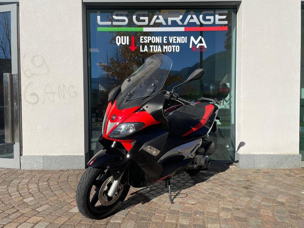Aprilia SR Max 300 (2011 - 16) (4)