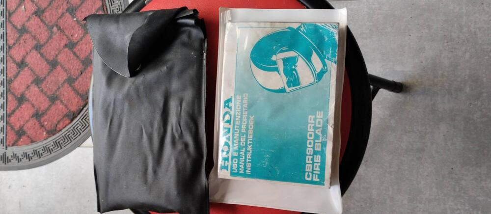 Honda CBR 900 RR Fireblade (2000 - 01) (11)