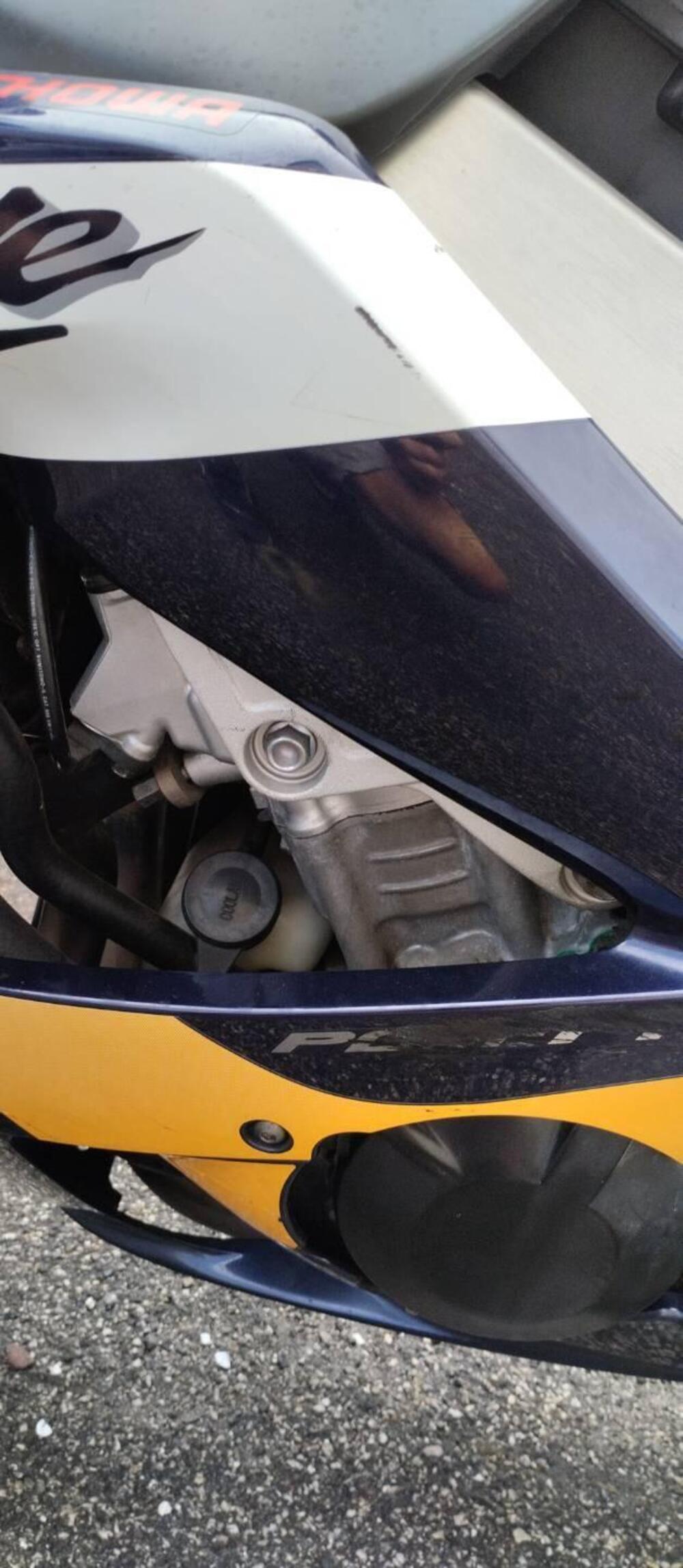 Honda CBR 900 RR Fireblade (2000 - 01) (4)