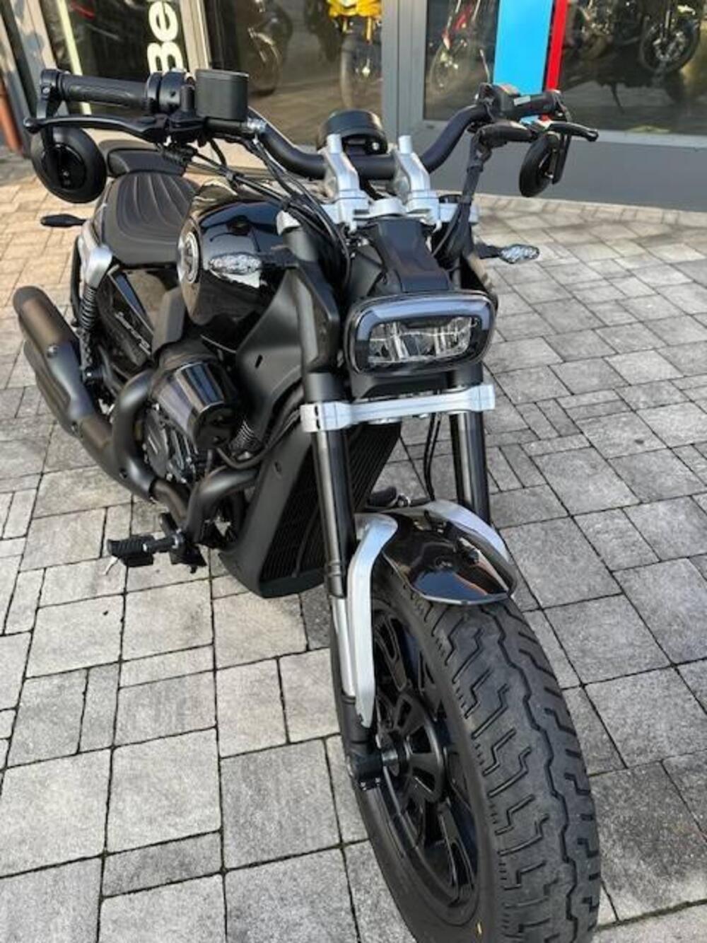 Benelli Leoncino 400 Bobber (2026) (3)