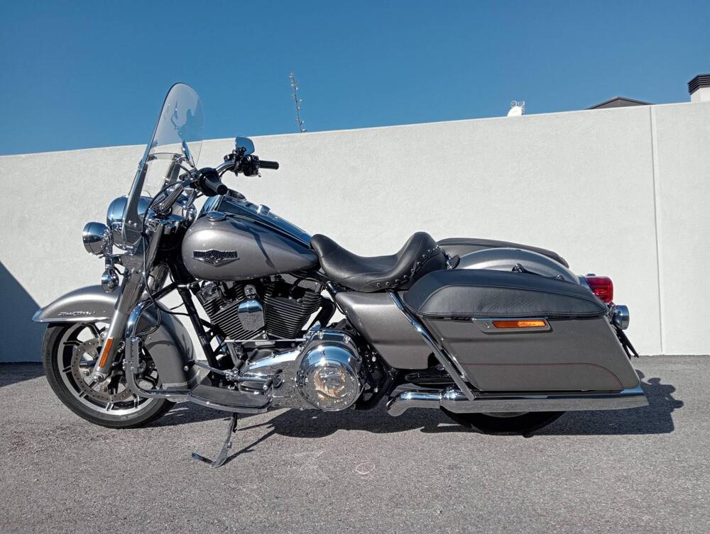 Harley-Davidson 1690 Road King (2013 - 16) - FLHR (2)