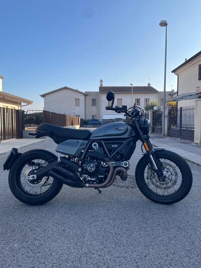 Ducati Scrambler 800 Night Shift (2021 - 22) usata