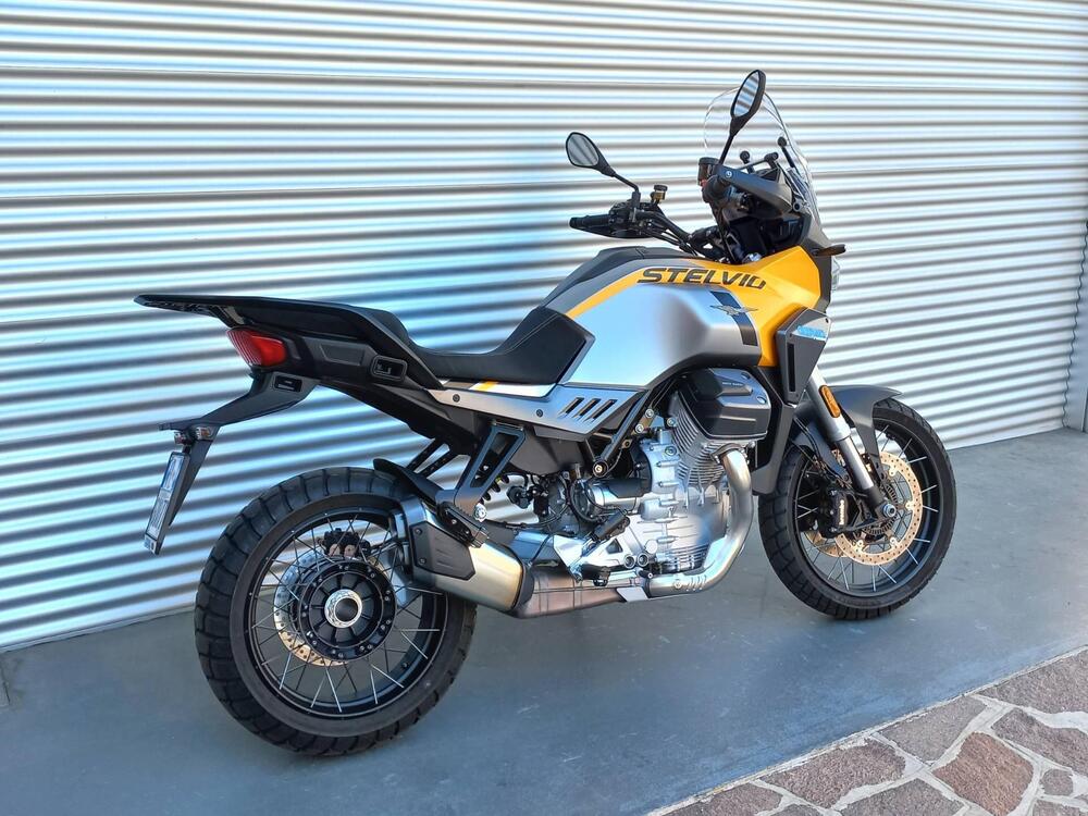 Moto Guzzi Stelvio (2024 - 26) (7)