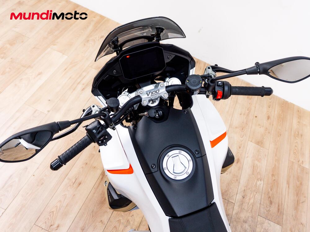 Moto Guzzi V100 Mandello (2022 - 24) (11)