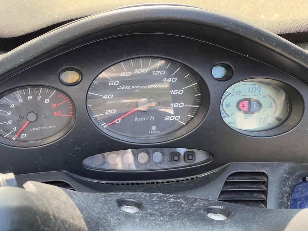 Honda Silver Wing 600 (2001 - 05) (4)