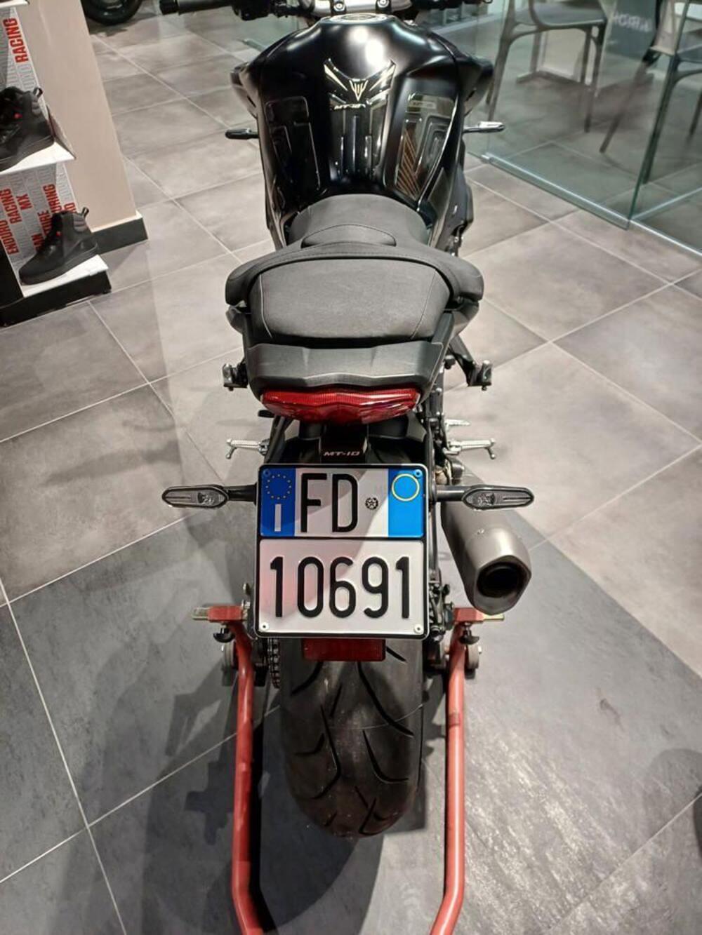 Yamaha MT-10 (2022 - 26) (4)