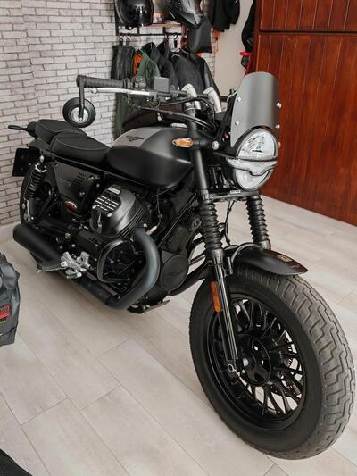 Moto Guzzi V9 Bobber (2021 - 25) usata