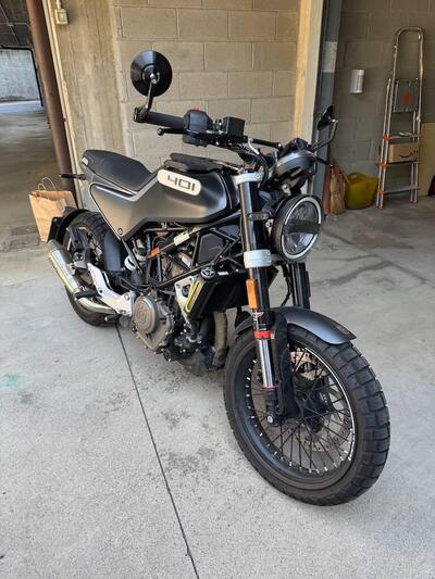 Husqvarna Svartpilen 401 (2021 - 23) usata