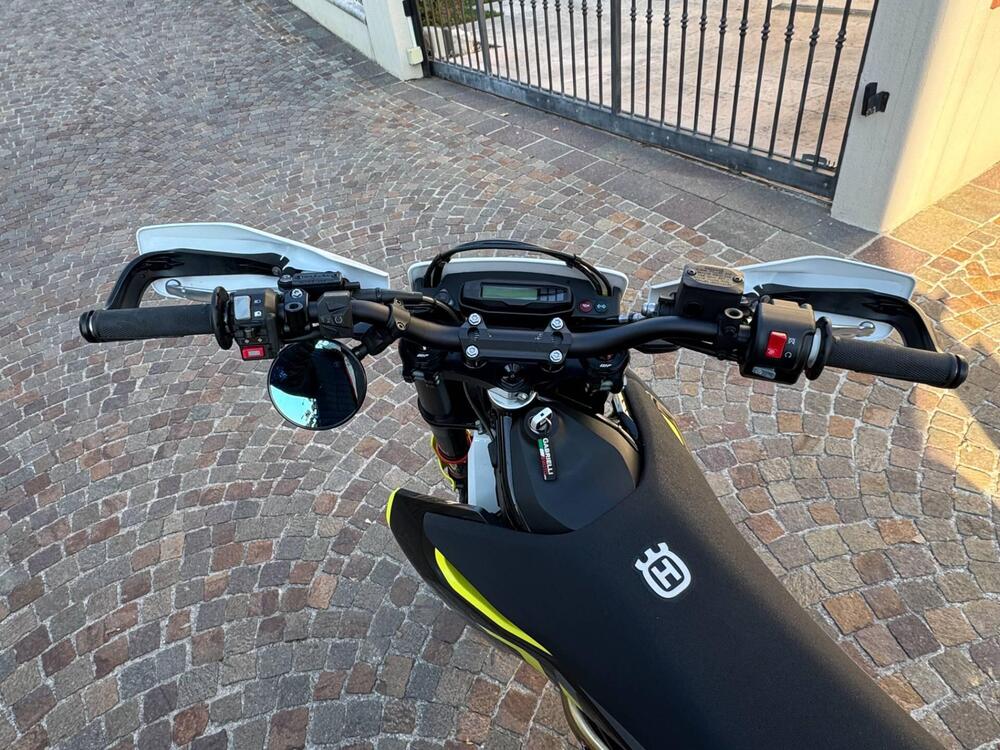 Husqvarna 701 Supermoto (2023 - 25) (6)