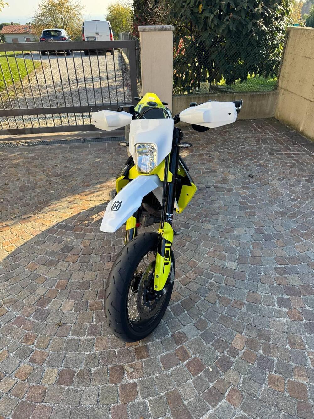 Husqvarna 701 Supermoto (2023 - 25)