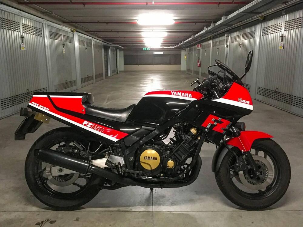Yamaha FZ 750