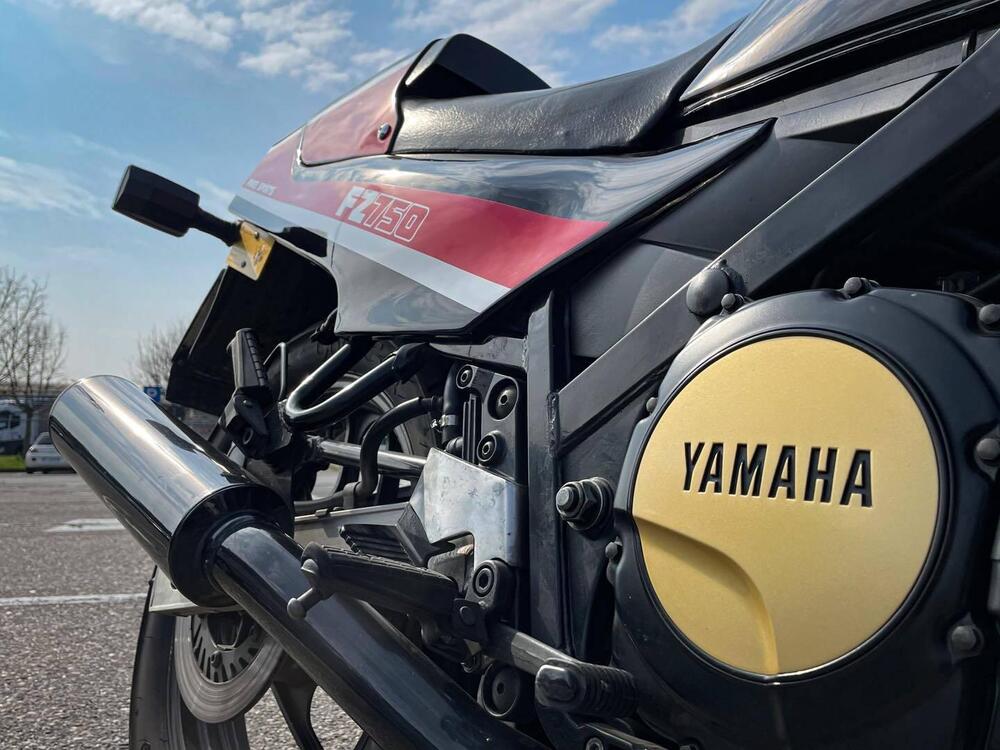 Yamaha FZ 750 (7)
