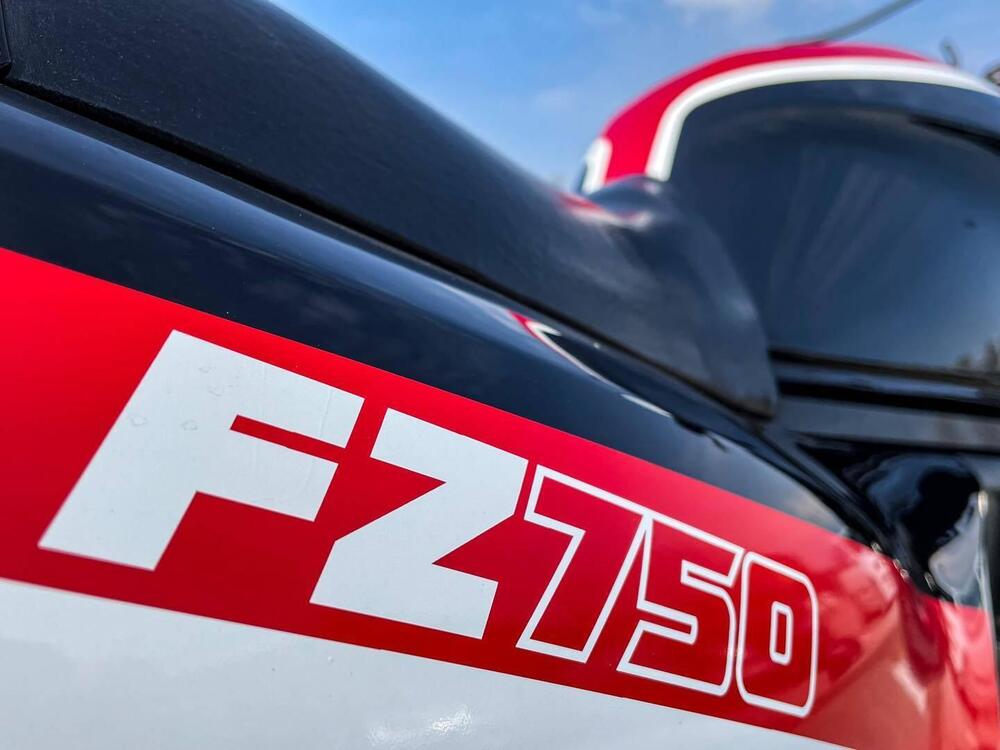 Yamaha FZ 750 (9)