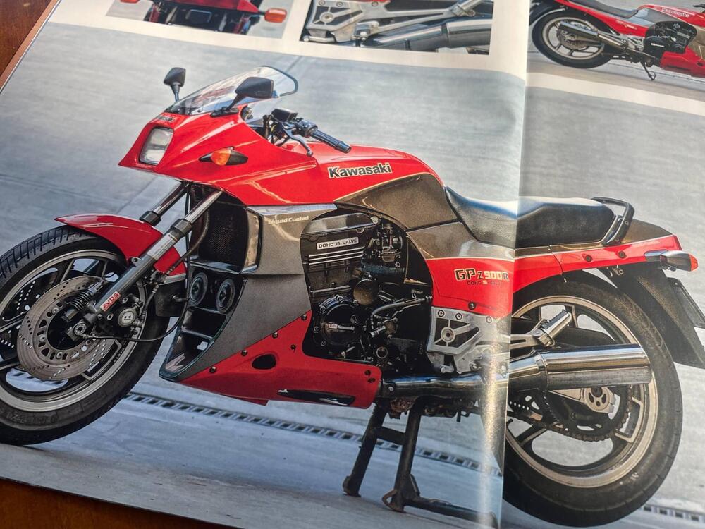 Kawasaki GPZ 900R (7)