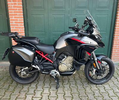 Ducati Multistrada V4 S Grand Tour (2024) usata