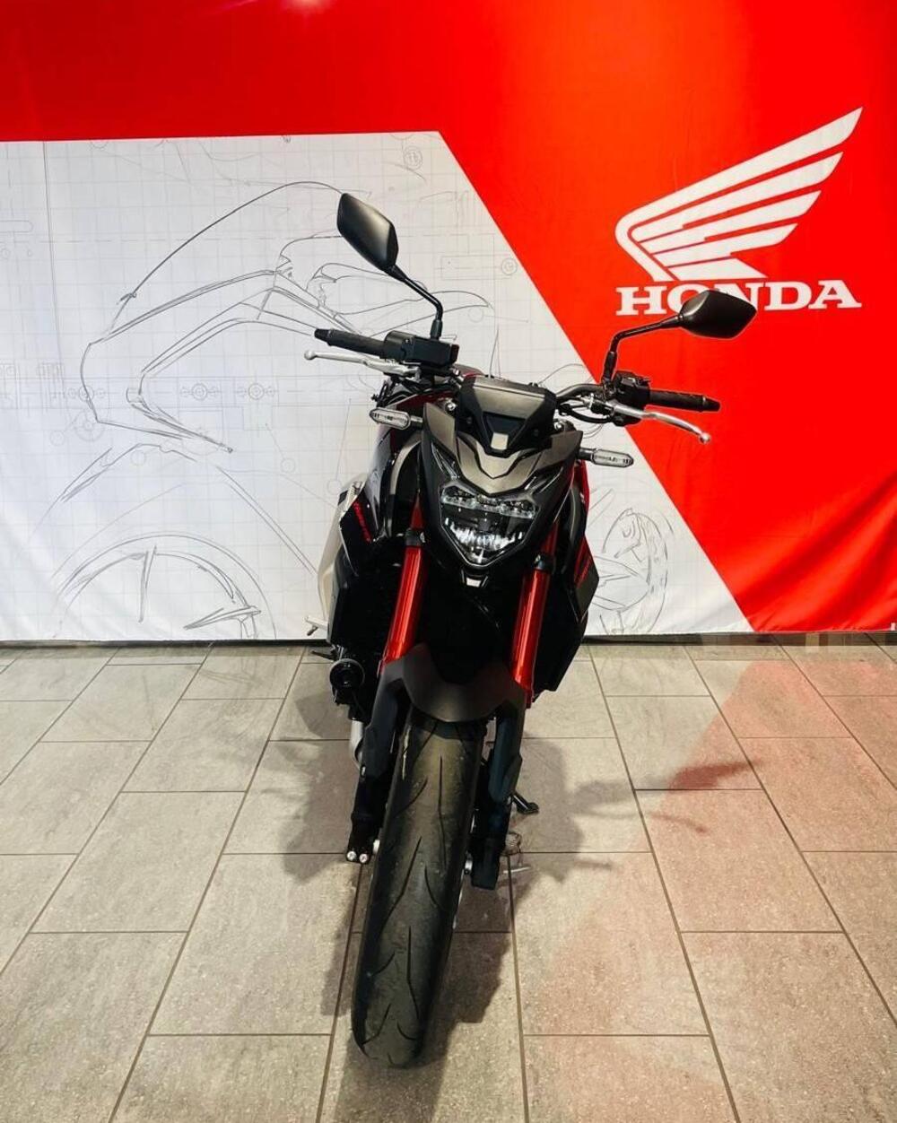 Honda CB 750 Hornet (2023 - 24) (4)