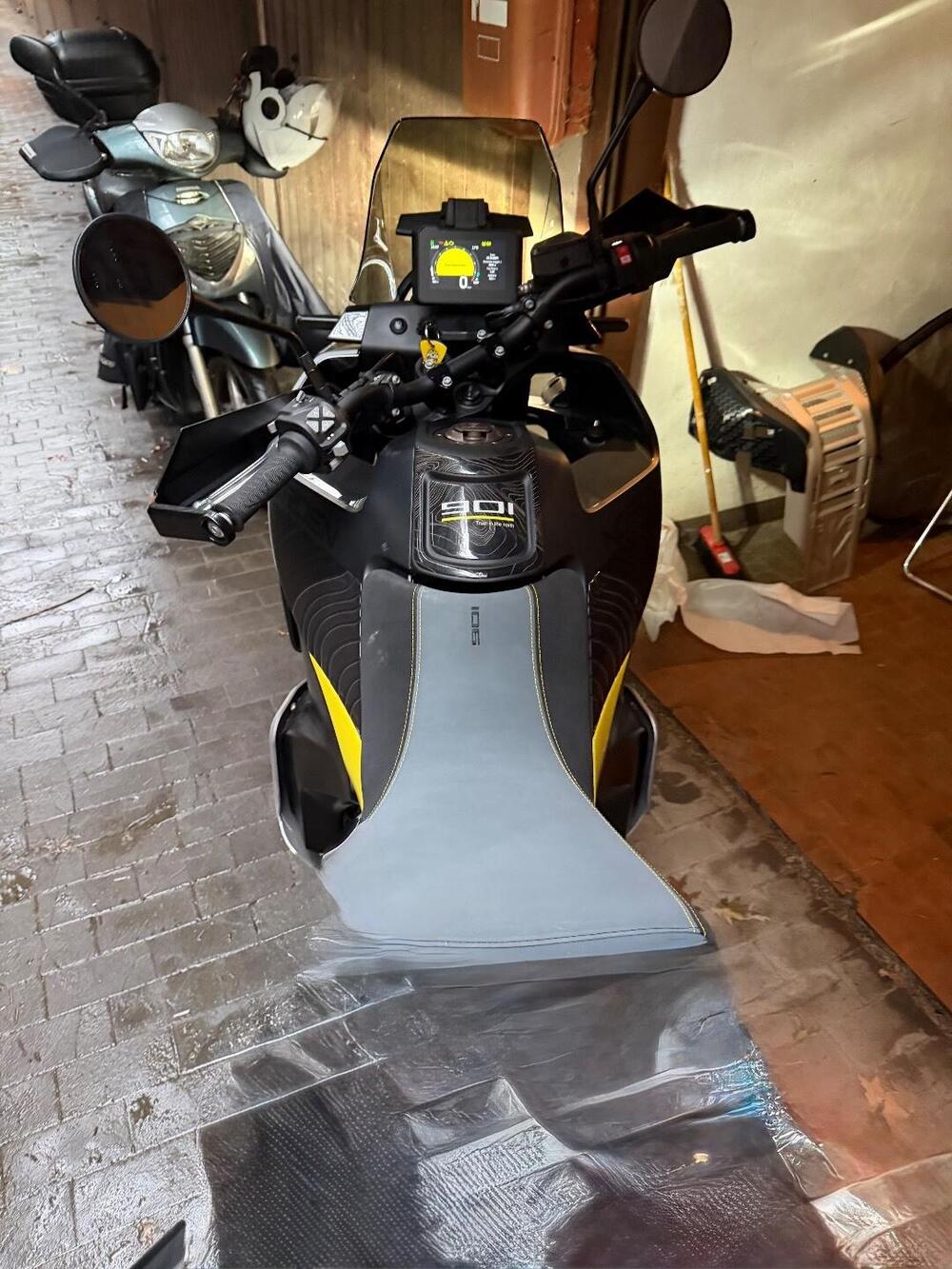 Husqvarna Norden 901 (2022 - 26) (3)