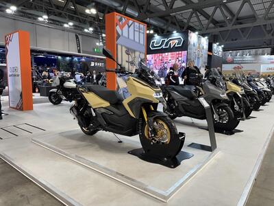 Eicma 2025: le novit&agrave; di UM Motorcycles, dagli scooter adventure ai 10 anni di garanzia [VIDEO]